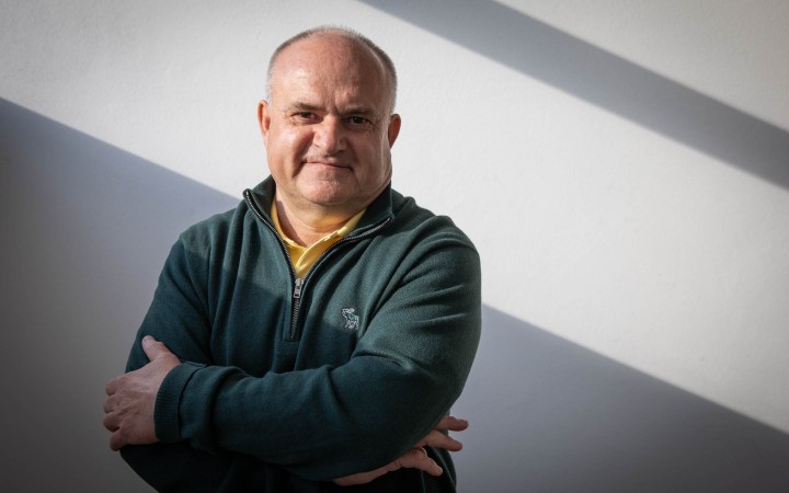 Má obrovské diery, živnostníci nebudú musieť platiť transakčnú daň vôbec