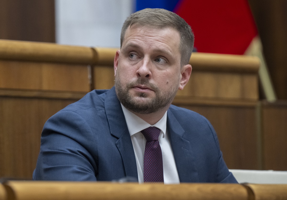 Šaško väzby na Agel nepretrhol, má ich šéf štátnej poisťovne aj riaditeľ v Trenčíne