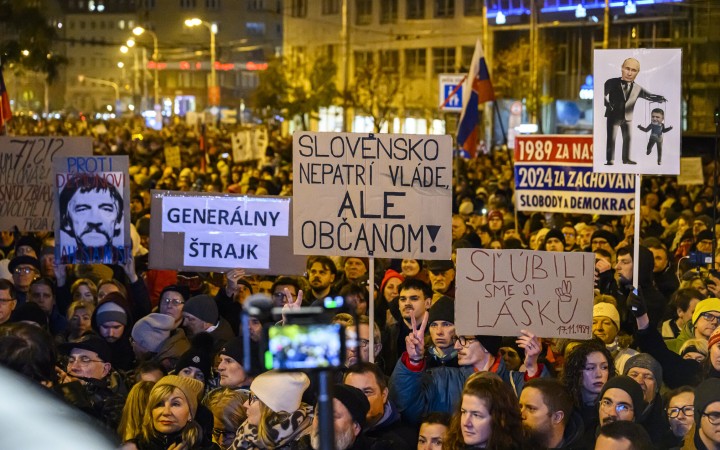 Má byť o „agresivite na opozičných mítingoch“. Sekol sa premiér o dva roky?
