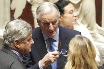 Parlament vyslovil nedôveru kabinetu Michela Barniera, zapíše sa ako najkratšie slúžiaci premiér