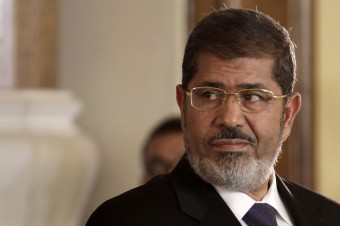 Zomrel zosadený egyptský prezident Mursí, skolaboval na súde