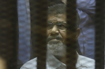Egyptského exprezidenta Mursího v tichosti pochovali, údajne dostal infarkt