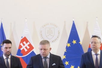 Fico žiada garanciu cien potravín, od družstiev a potravinárov však vytiahne milióny na transakčnej dani
