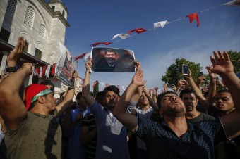 Zosnulého egyptského exprezidenta Mursího netreba oslavovať