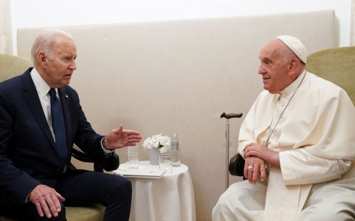 Prezident Biden zmenil po pápežovej výzve 37 trestov smrti na doživotie