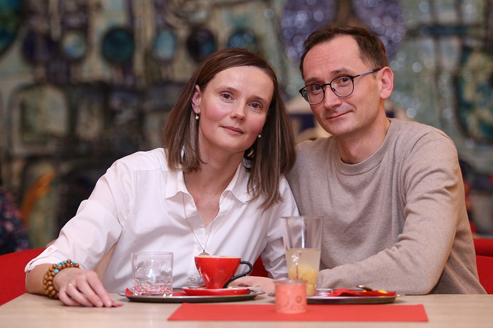 Mladí dnes žijú pod jednou strechou a my stále hovoríme o prirodzených metódach