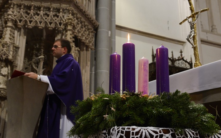 Aký je pôvod adventného venca