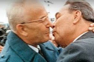 Utajené stretnutie dvoch priateľov (fikcia).