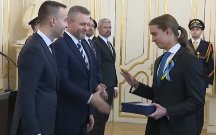 Prezidenta pokladá za podvodníka, ten to rešpektuje. Fico by študenta potrestal