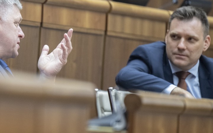 KDH a PS by mali spozornieť, vraví premiér. Taraba spomína ústavné zakotvenie dvoch pohlaví
