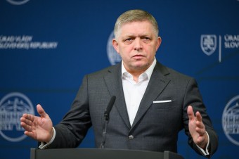 Zatiaľ sa bránime úspešne, vraví Fico. Útok spája s údajnými pokusmi o prevrat