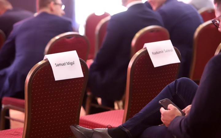 Rekonštrukcia vlády alebo predčasné voľby. Tak znie Ficova dilema