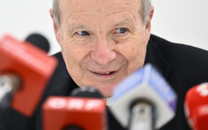 Našiel kompromis v otázke sviatostí pre rozvedených, pápež odkladal jeho rezignáciu