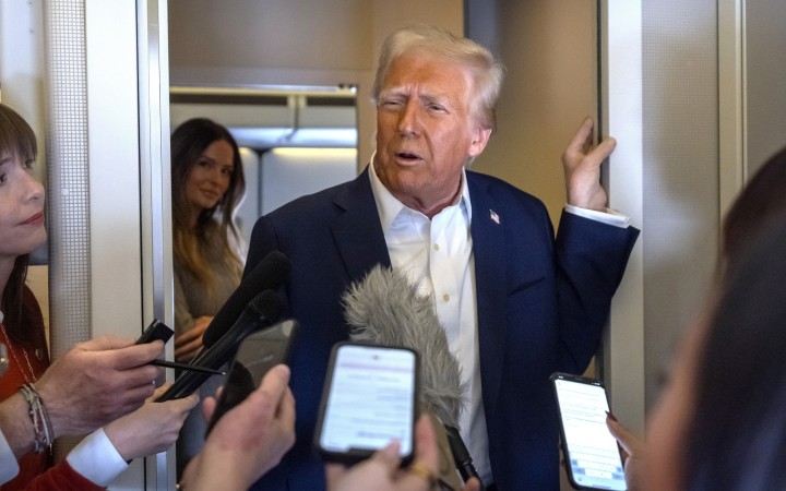 Sedem krokov, ktoré americký prezident podnikol vo svojom prvom týždni