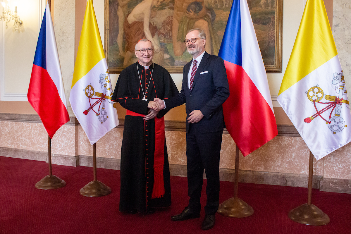Pozornosť vo verejnej debate vyvolal aj paragraf podobný tomu v zmluve Slovenska