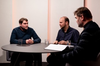 Žena v kardinálskom klobúku by bola menšou kontroverziou ako žena v kňazskom ornáte