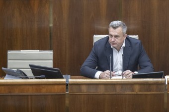 SNS navrhne zaradiť do programu voľbu predsedu a podpredsedu parlamentu aj členov Rady STVR