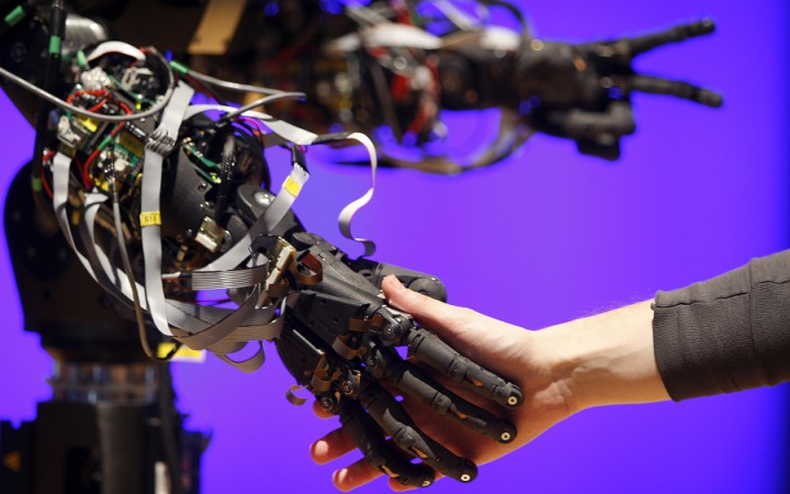 Roboti by mohli do roku 2030 vziať ľuďom viac ako 20 miliónov pracovných miest