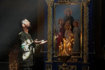 Trvalo mi štyri dni, kým som farníkov presvedčil, že vraždenie je zlé. Za deň a pol im propaganda opäť vymyla mozgy