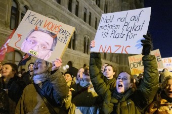 Tisícky ľudí protestovali vo Viedni, nechcú vládu vedenú FPÖ