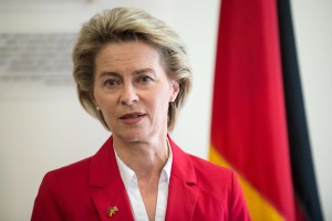 Ursula von der Leyenová je lepšia voľba ako Timmermans