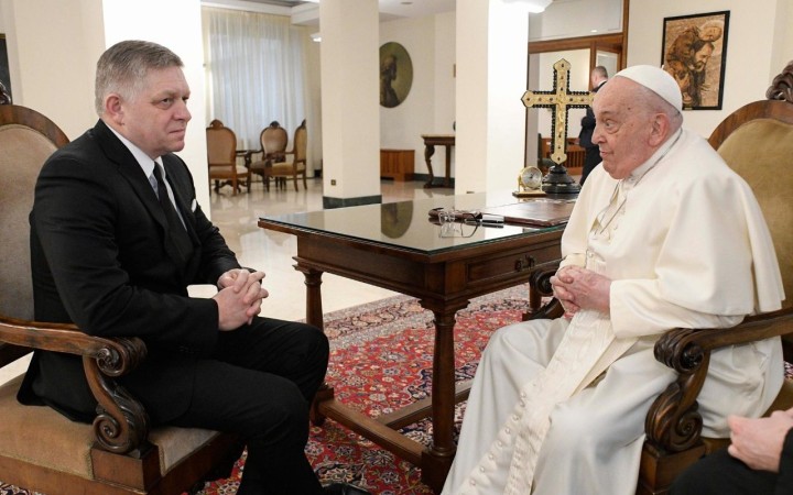 František dal Ficovi knihu o prenasledovaných Ukrajincoch, po stretnutí išiel do nemocnice