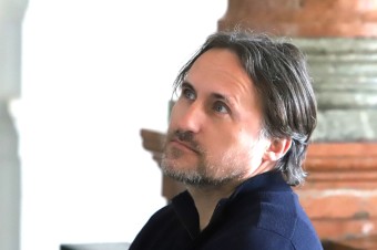 Makó chce, aby ho zbavili mlčanlivosti. Exšéf SIS čakal na súde emócie