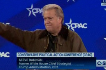 Bardella zrušil prejav na CPAC po „nacistickom geste“ bývalého Trumpovho poradcu
