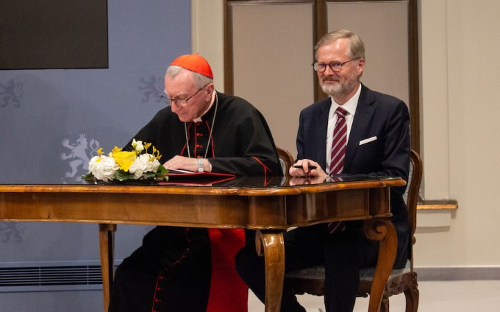 Českí poslanci ju schválili napriek výhradám k časti o spovednom tajomstve