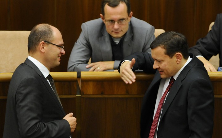 Moc malých strán a skrytá téma volieb