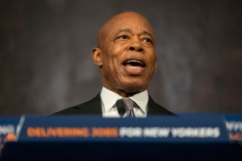 V New Yorku sa začína neobyčajne tvrdý súboj o kreslo primátora