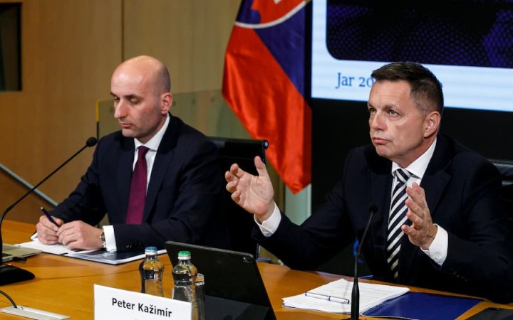 Prepad hospodárstva a strata 20-tisíc pracovných miest. Aj to môžu Slovensku priniesť Trumpove clá