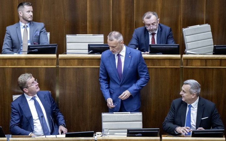 Koalícia príde s vlastným návrhom v súvislosti s platom poslancov, v hre je aj zmrazenie