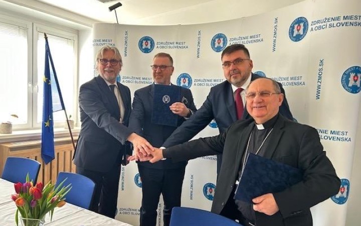 Dokument podpísali KBS, ZMOS, Ekumenická rada cirkví a Ústredný zväz židovských obcí