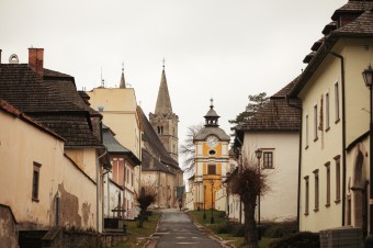 Farnosti zaplatia za každý prevod vrátane odoslania výnosov zo zbierok, náklady sa im zvýšia o stovky eur