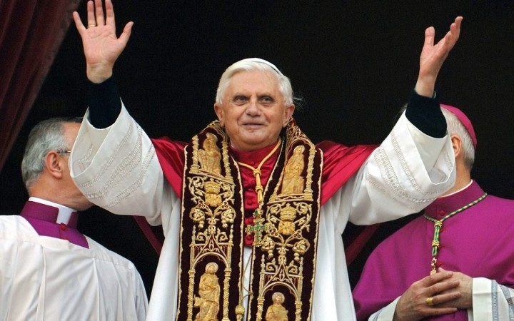 Bergoglio mohol pred 20 rokmi zablokovať favorizovaného Ratzingera. Natruc santgallenskej skupine urobil presný opak
