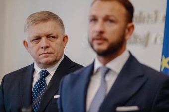 Koalícia sa vysmieva spravodlivosti a heroizuje Fica