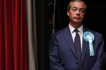 Farageova Strana brexitu pripustil možnosť volebného paktu s Johnsonom