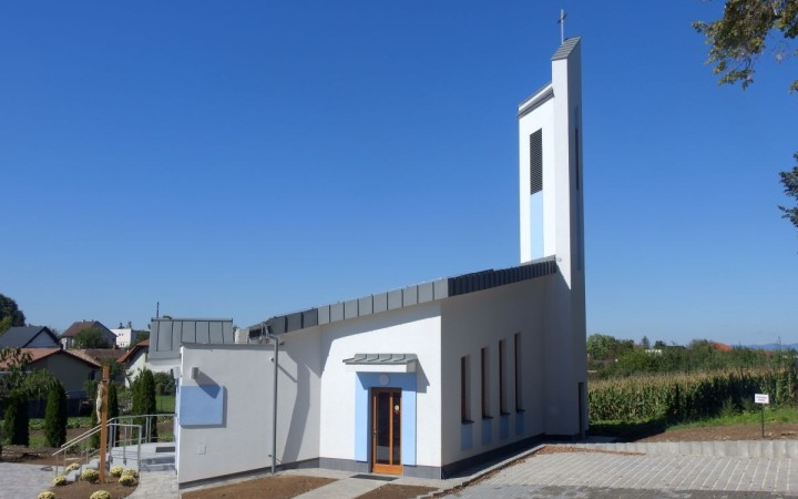 Pápež František požehnal šesť základných kameňov slovenských kostolov. Jeden z nich už stojí, ďalší konsekrujú v Trnave