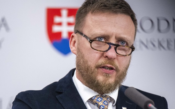 Hrubo nás uráža. Viac ako 350 lekárov a farmaceutov sa dištancovalo od Kotlára