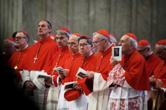 Podpora Parolina a Tagleho padá, viac sa hovorí o maďarskom a francúzskom kardinálovi