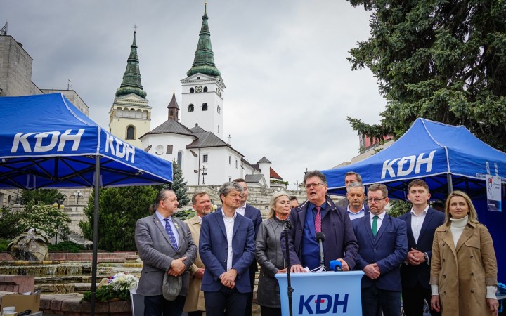KDH tvrdí, že Fico svojou cestou do Moskvy balansuje na hrane trestnoprávnych kódexov