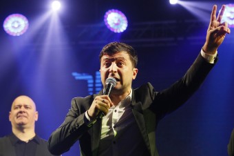 Zelenského strana Sluha národa bude mať v parlamente výraznú väčšinu 