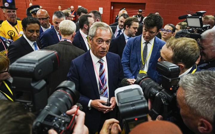 Nigel Farage ukončil systém dvoch strán vo Veľkej Británii