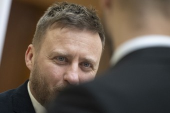 Pýta si post ministra zdravotníctva. Ak ho odvolajú, bude robiť problémy