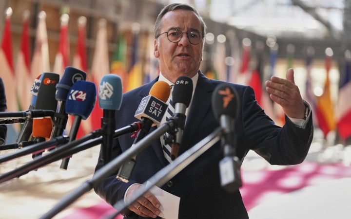 Nemecký minister obrany nevylučuje opätovné zavedenie povinnej vojenskej služby
