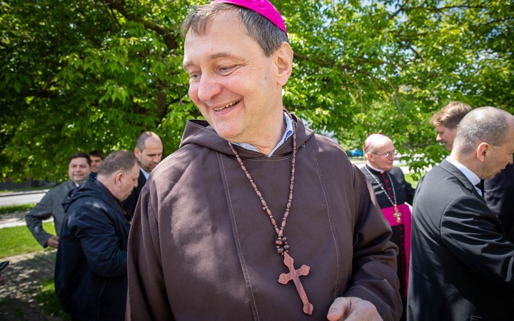 S čím prichádza nový biskup pre uniformovaných i tých vo väzniciach