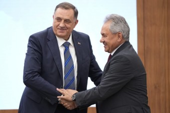 Po vydaní zatykača na vodcu bosnianskych Srbov