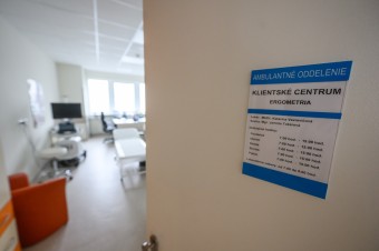 Dostať sa k lekárovi bez poplatku je čoraz ťažšie. Pribúda tých, čo nestoja o zmluvy s poisťovňami