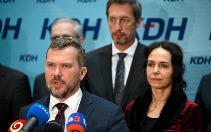 Novela ústavy nikoho nevymazáva. Ani EÚ, ani intersexuálov, ani zmluvy s Vatikánom